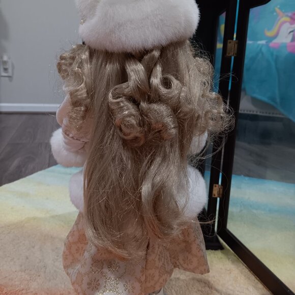 1999 Camellia Garden Collection 16" Porcelain Doll in Wood and Glass Case - Picture 2 of 8